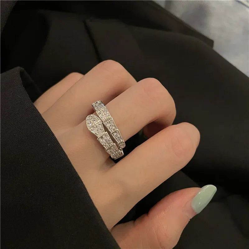 Vintage Luxury Sliver Color Crystal Snake Shape Rings for Women Opening Shiny Cubic Zircon Finger Ring Wedding Gift