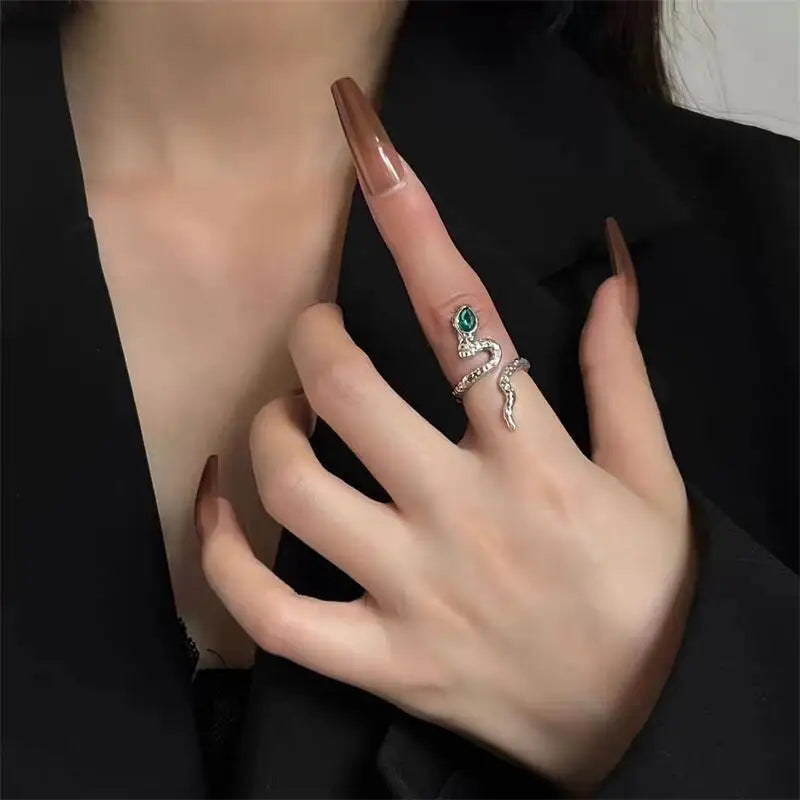Vintage Luxury Sliver Color Crystal Snake Shape Rings for Women Opening Shiny Cubic Zircon Finger Ring Wedding Gift
