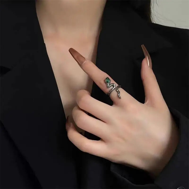 Vintage Luxury Sliver Color Crystal Snake Shape Rings for Women Opening Shiny Cubic Zircon Finger Ring Wedding Gift
